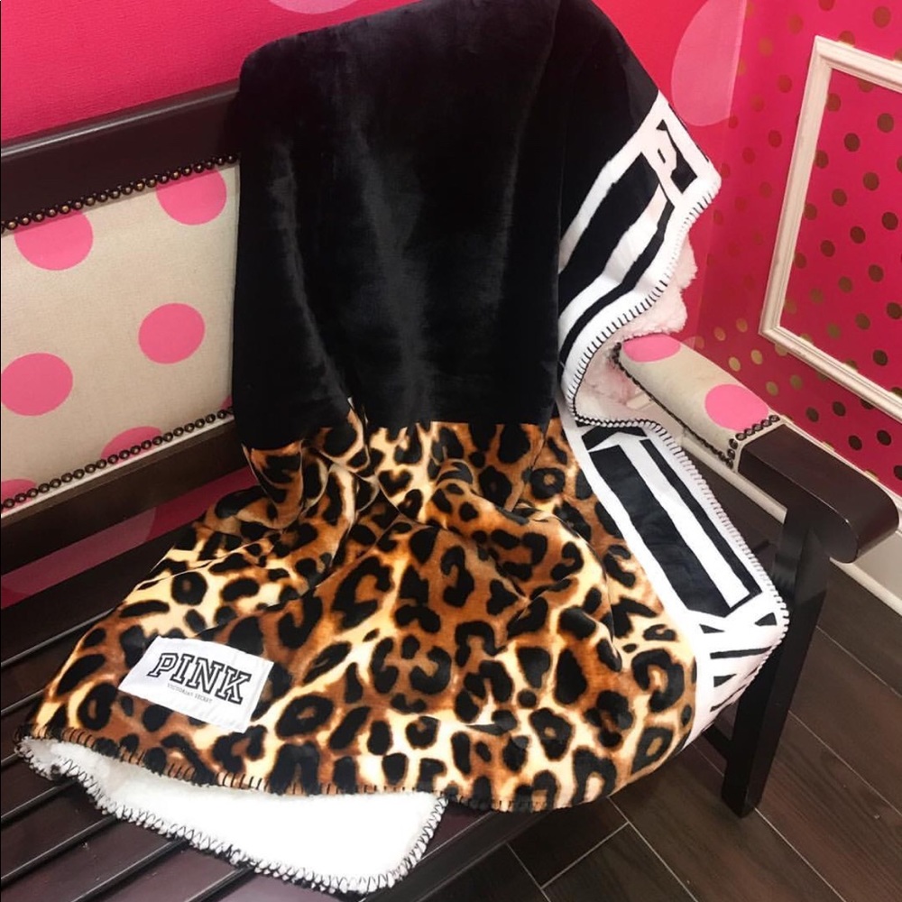 VS PINK Faux Fur Sherpa Blanket - Picture 3 of 7